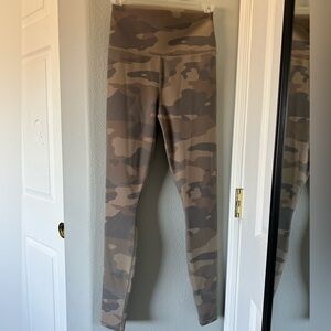 NWOT ALO Yoga Camo Leggings in Tan and Brown